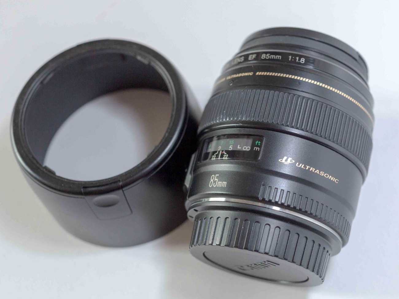 Canon ef 85mm f1.8 lens