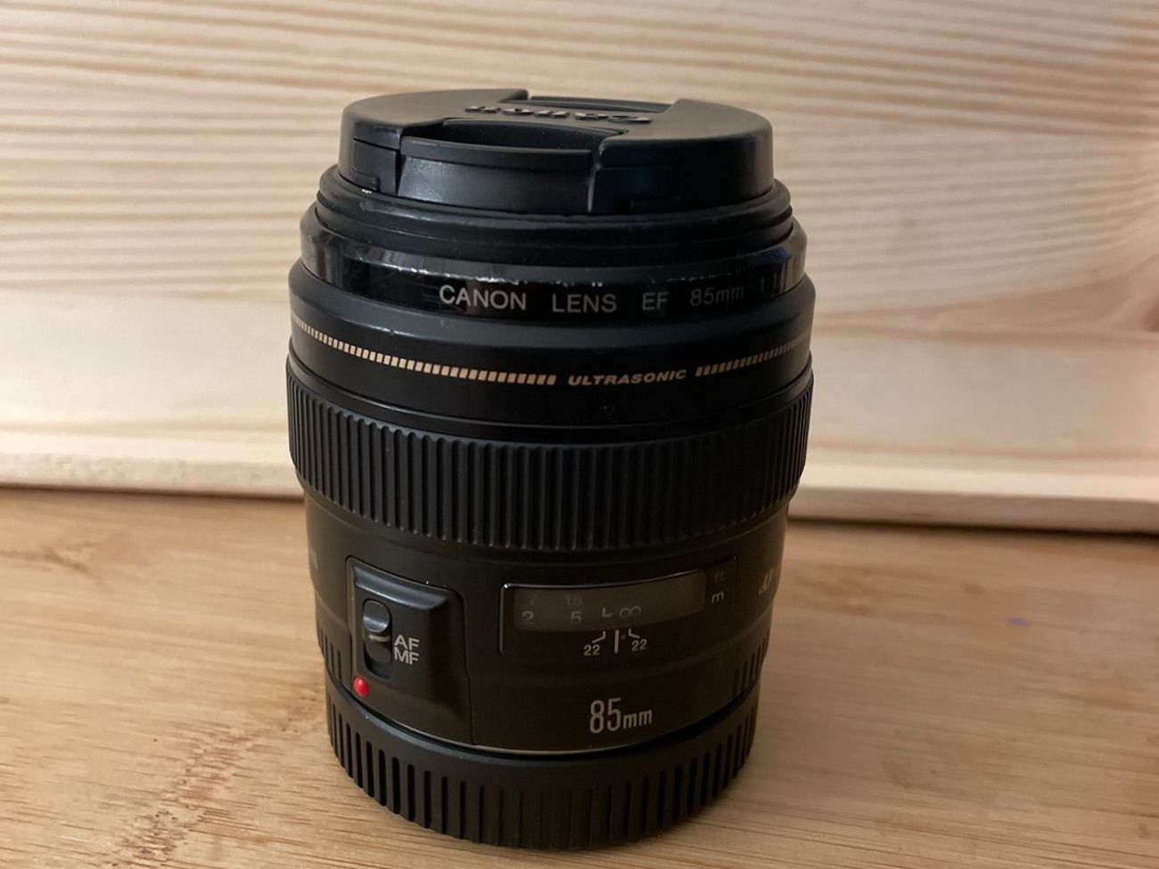 Canon ef 85mm f1.8 lens