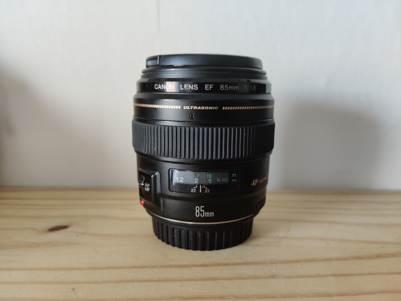 Canon ef 85mm f1.8 usm lens