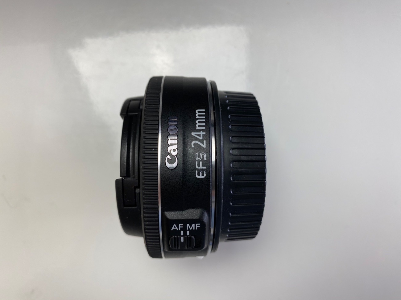 Canon ef-s 24 mm f/2.8 stm lens