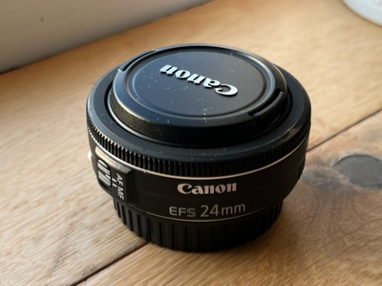 Canon ef-s 24mm 2.8