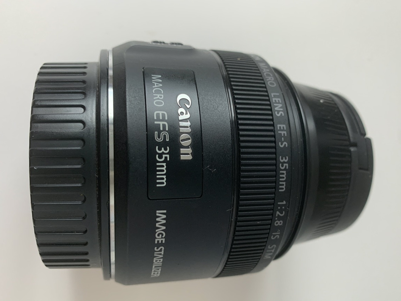 Canon ef-s 35mm f/2.8 is stm macro lens