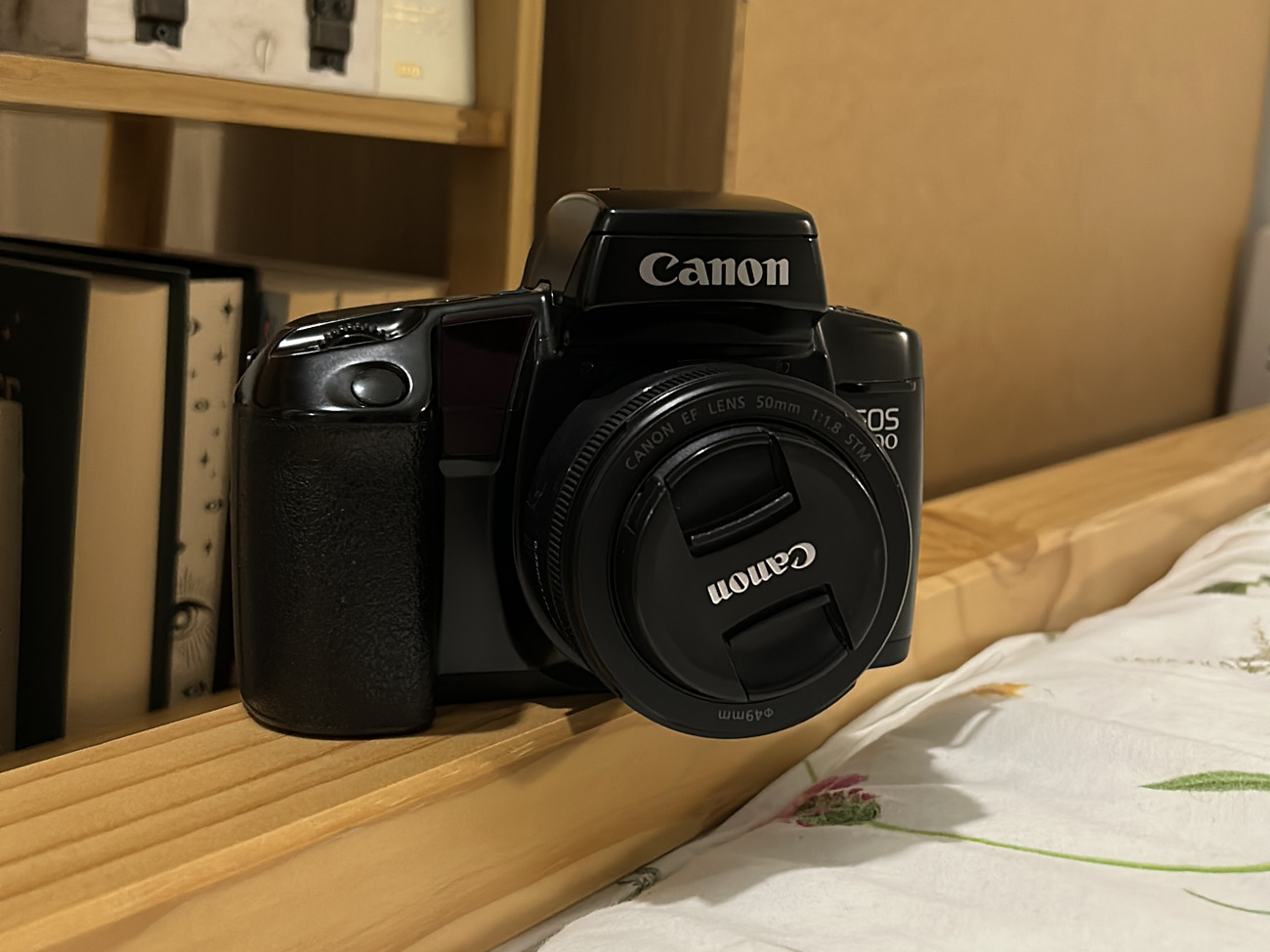 Canon eos 100 35mm film camera with 50mm f1.8 lens