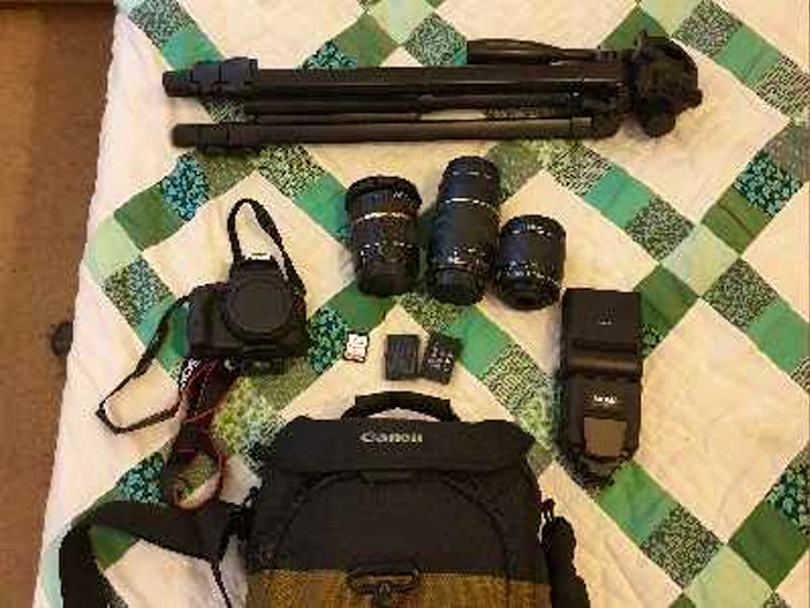 Canon eos 100d dslr camera with gear