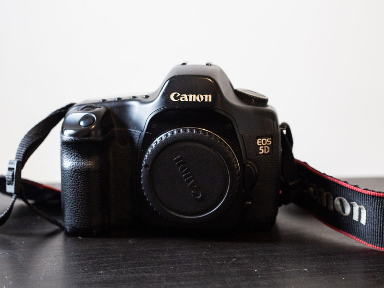 Canon eos 5d - body only with battery charger