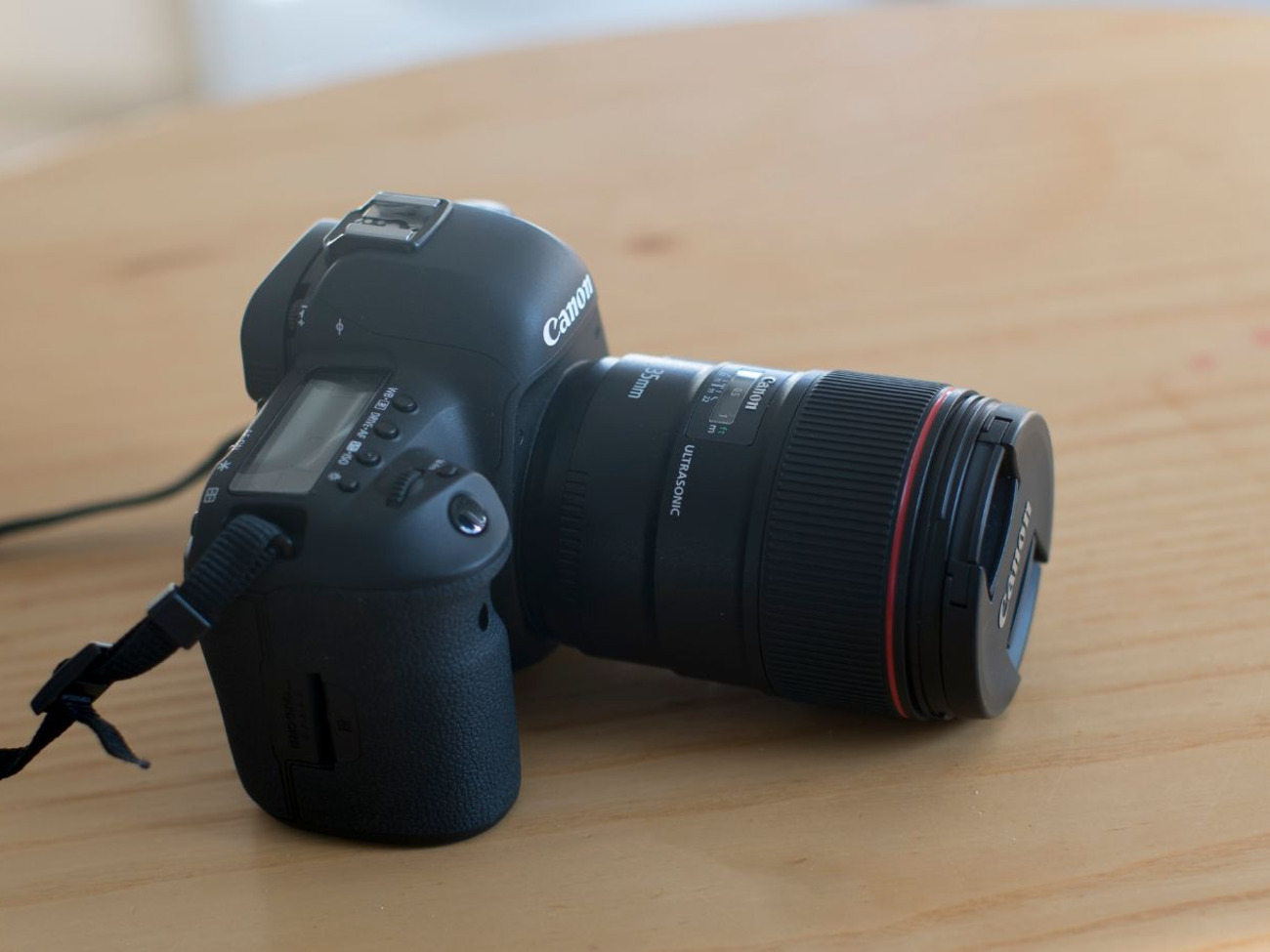 Rent Canon EOS 5D Mark IV + Canon 35 mm f/1.4 L II USM from Robert