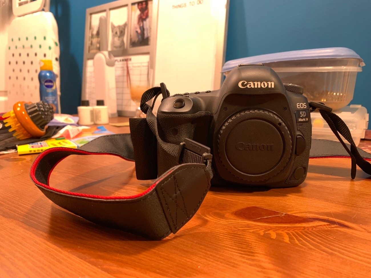 Canon eos 5d mark iv dslr camera with clog