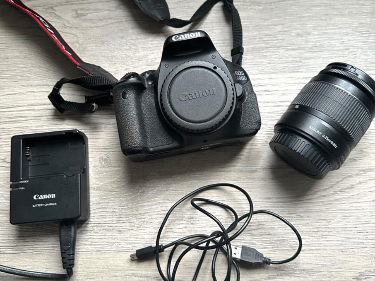 Canon eos 600d digital dslr camera (incl. 18-55 mm lens)