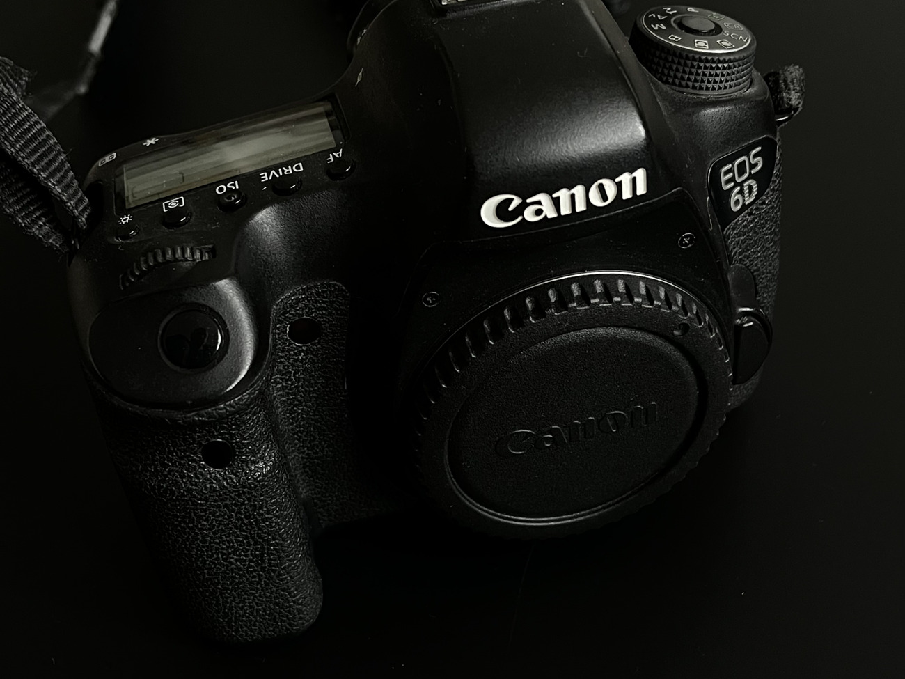 Canon eos 6d with batteries and card