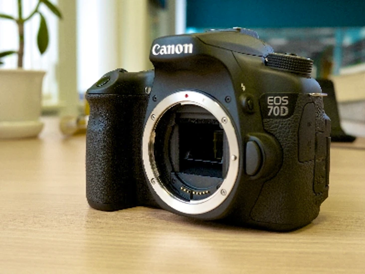 Canon eos 70d dslr body
