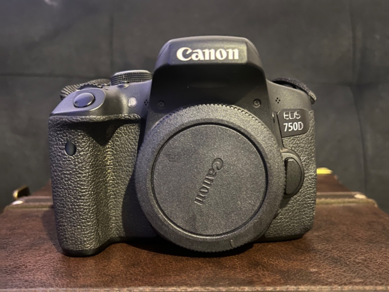 Canon eos 750d 