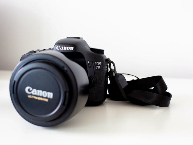 Canon eos 7d - with optional canon 24-105mm lens