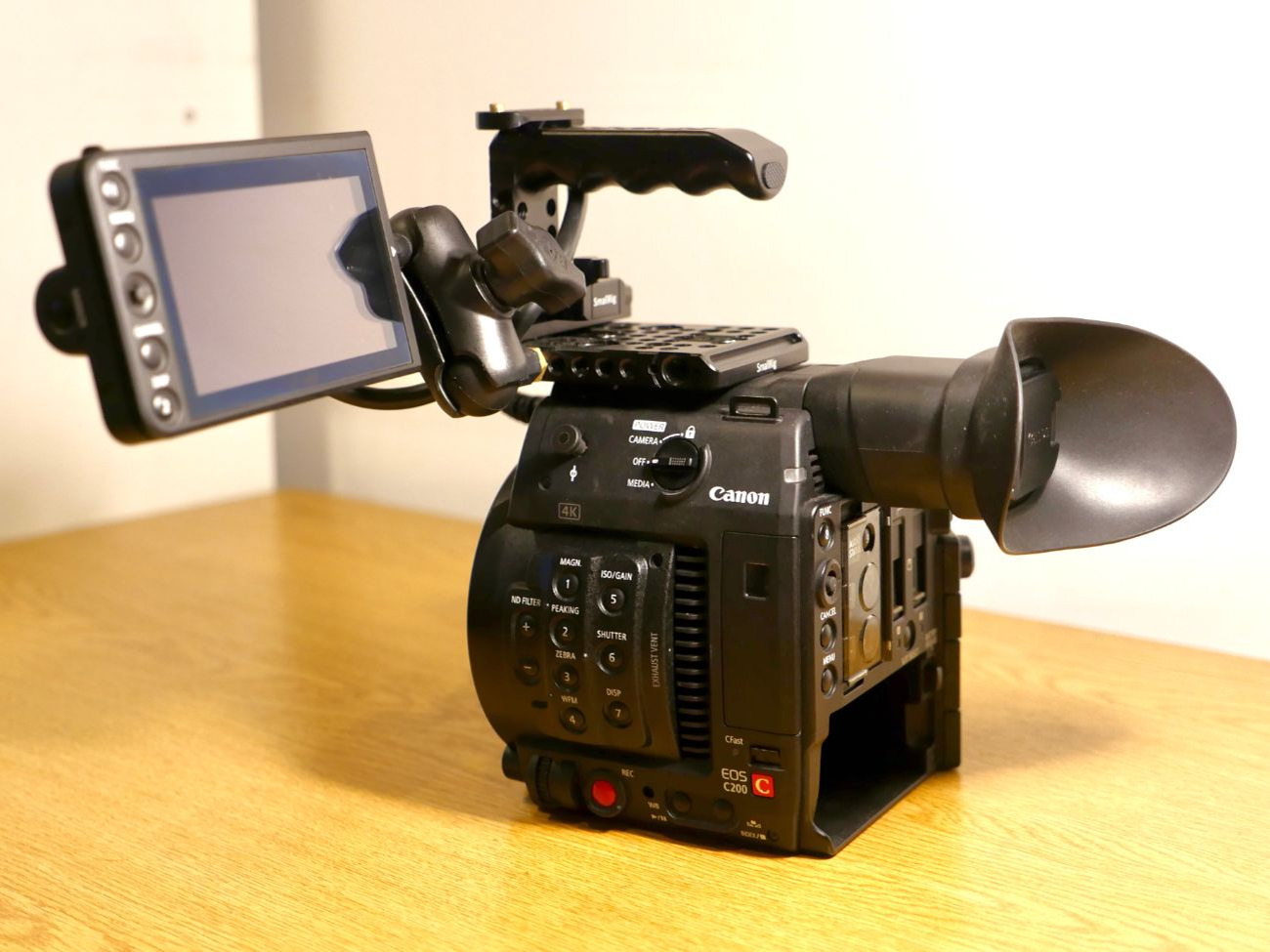 Canon eos c200 4k camcorder + memory cards