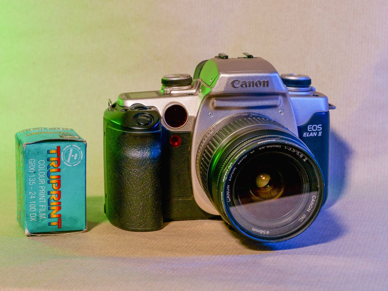 Canon eos elan 2 slr analog photo camera
