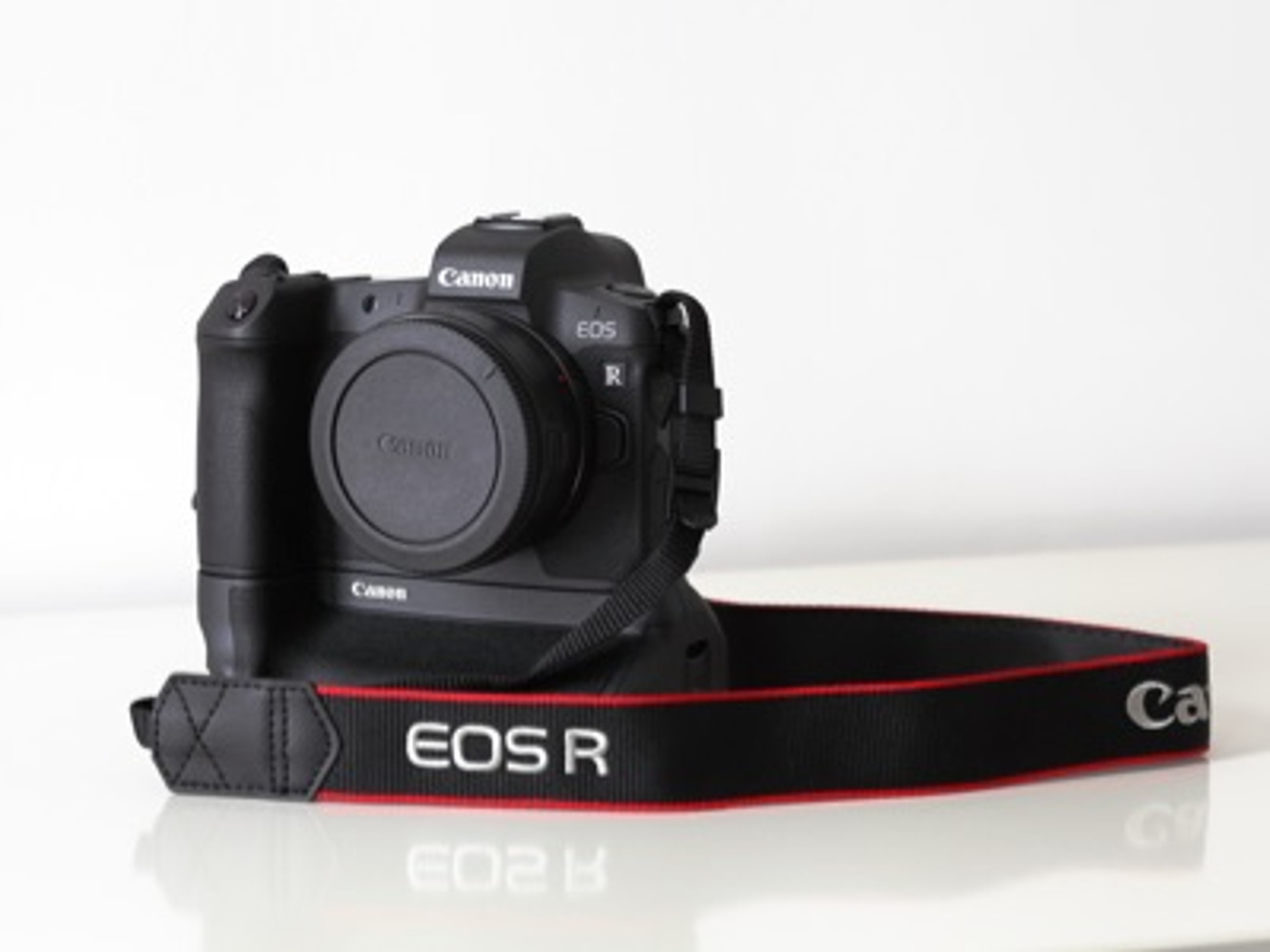 Canon eos r full frame camera body only