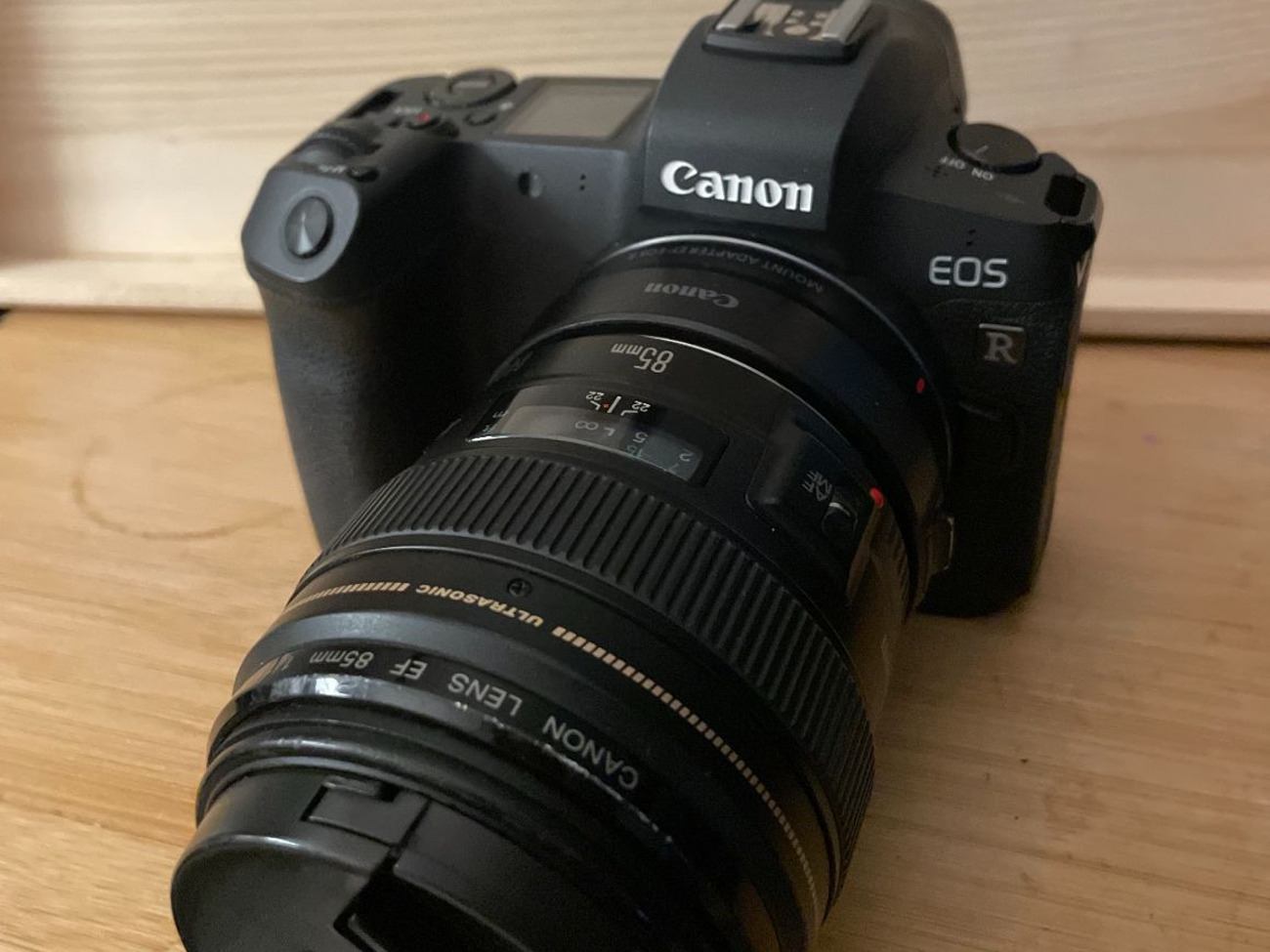 Canon eos r camera with canon 85mm f1.8 lens