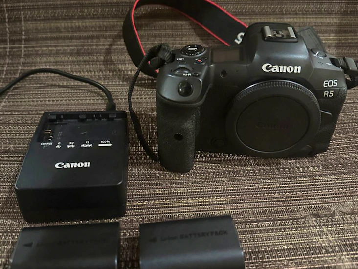 Canon eos r5 camera