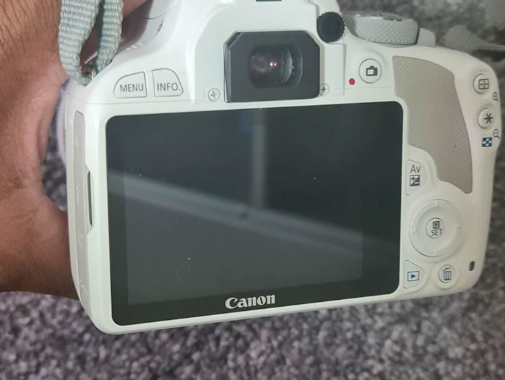 Canon eos100d dslr camera