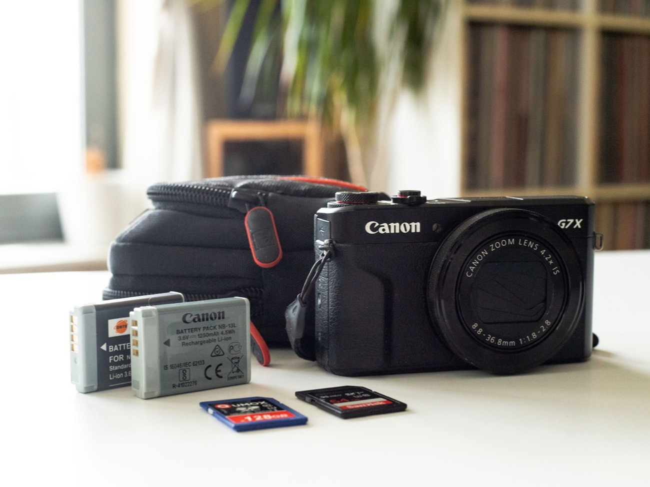 Canon g7x mark ii (camera kit for vlog, video & photography)