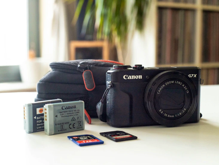 Canon g7x mark ii (camera kit for vlog, video & photography)