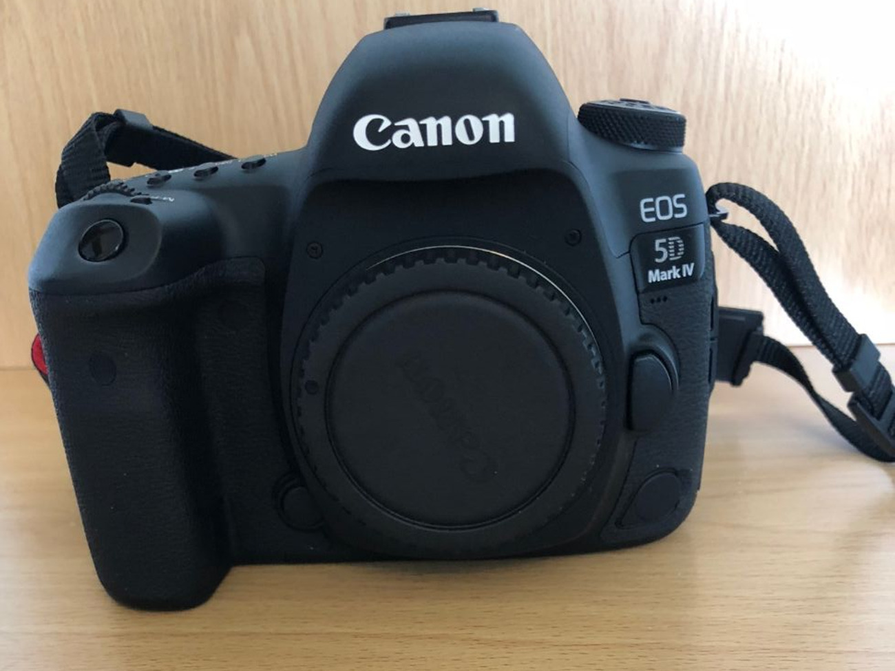 Canon mark iv  ( 4 ) + carry case + 5 batteries & 3 battery charger