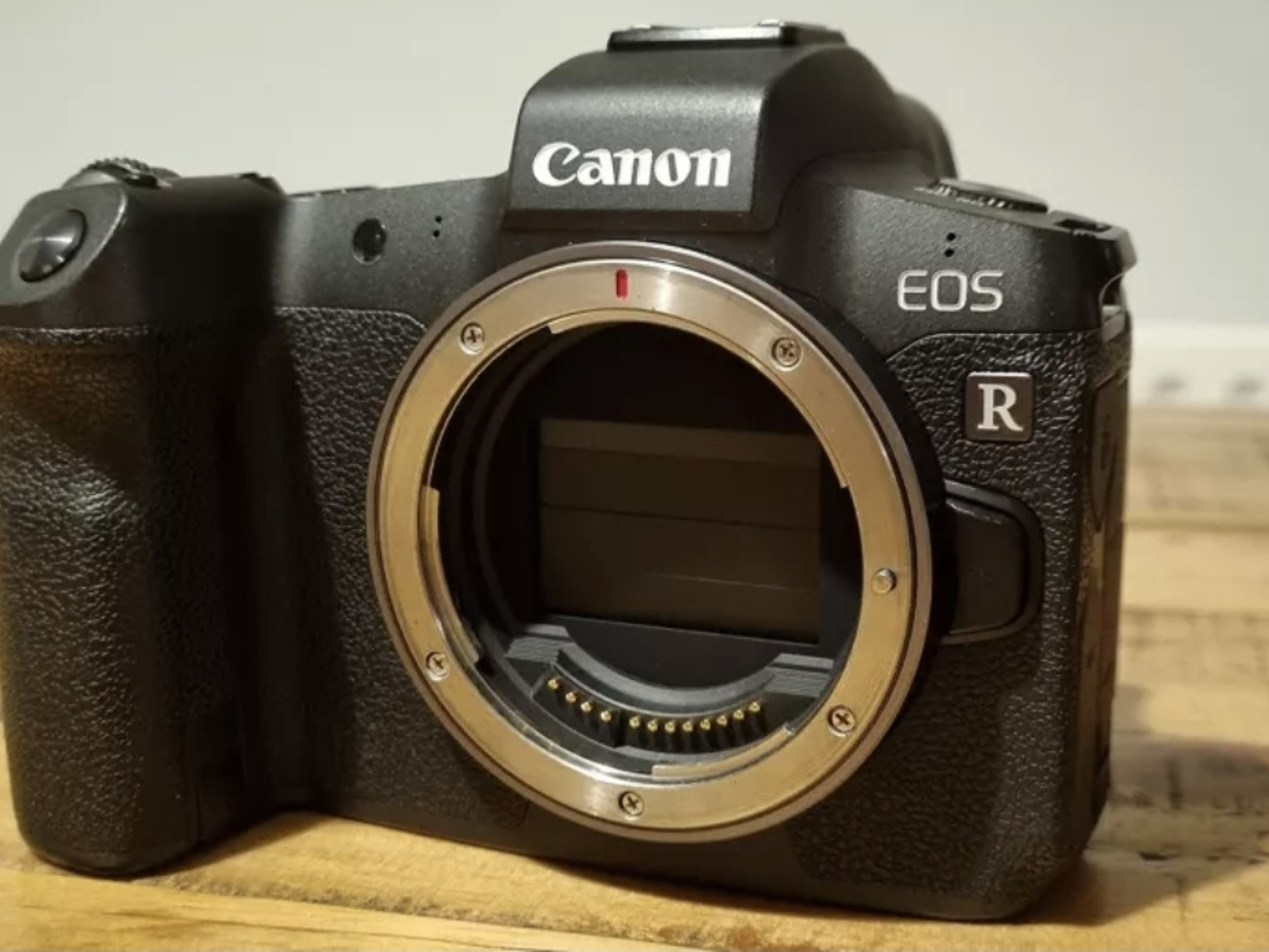 Canon r body