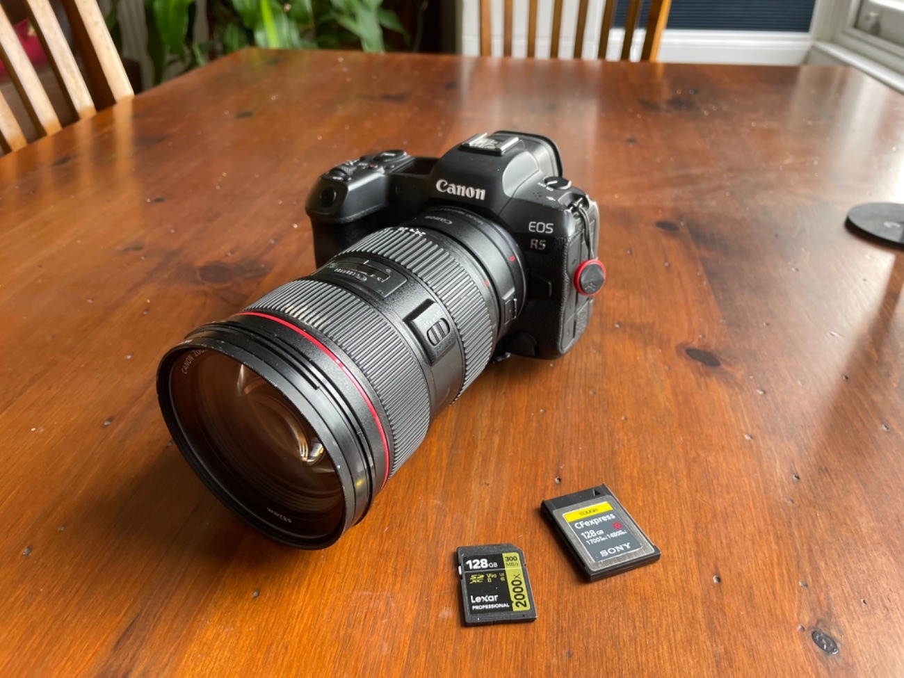 Canon r5 + 24-70 f2.8 ii + 128gb cfexpress card