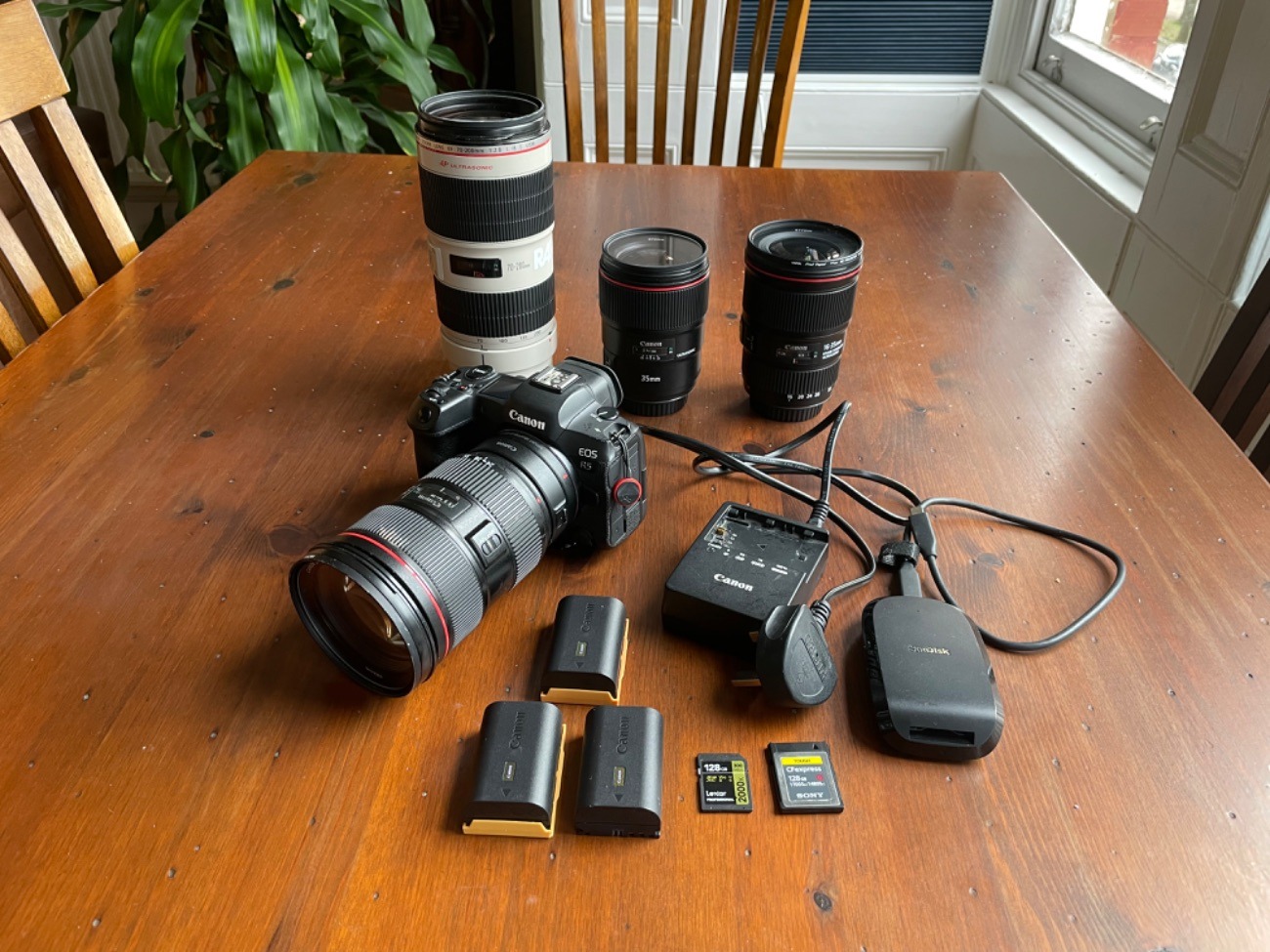 Canon r5 + professional canon lens kit + accessories