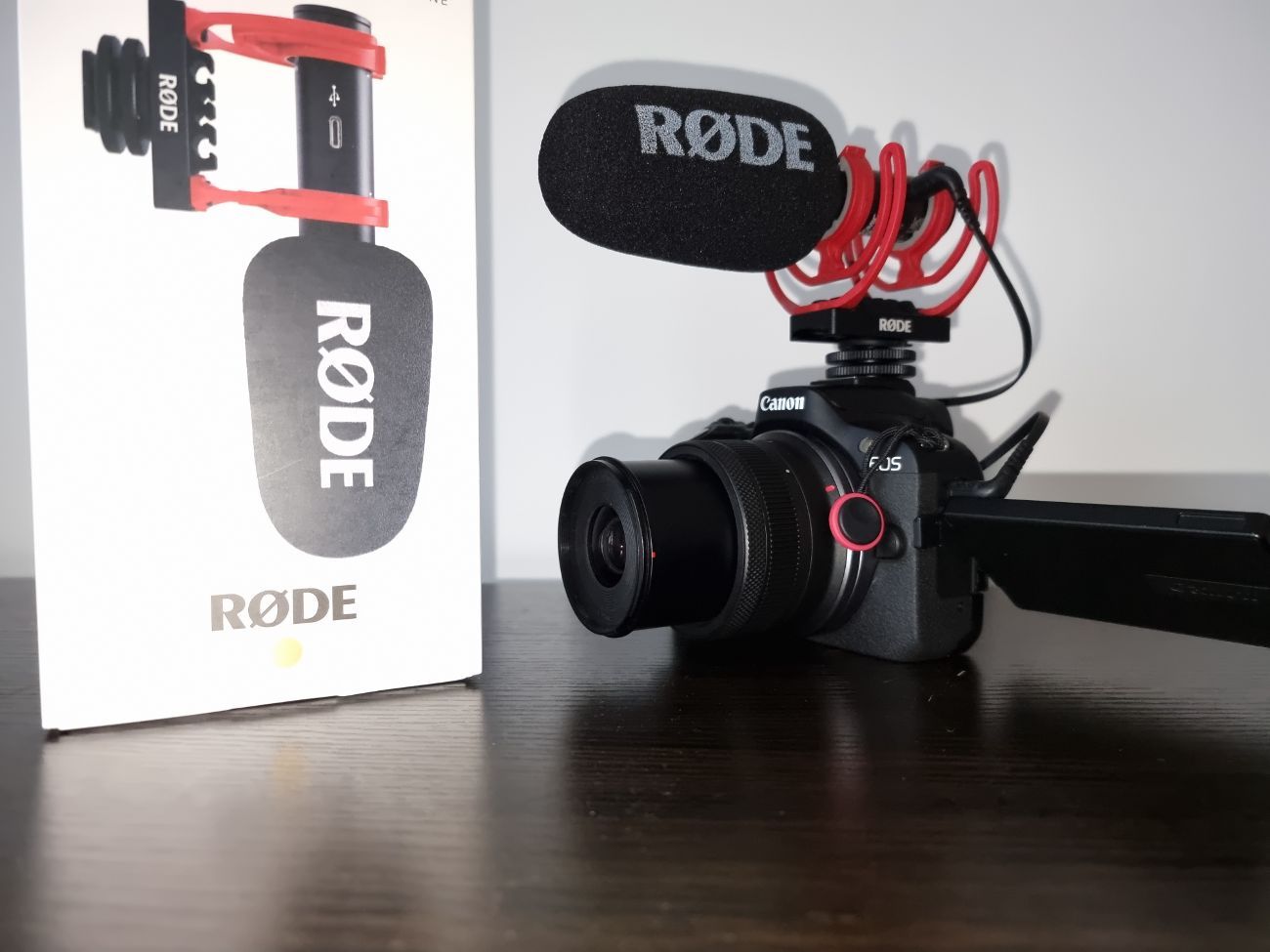 Canon r50 with rode video mic go ii