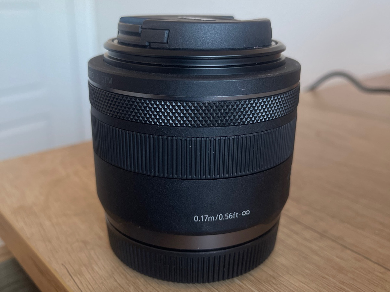 Canon rf 35mm f/1.8 is macro stm lens