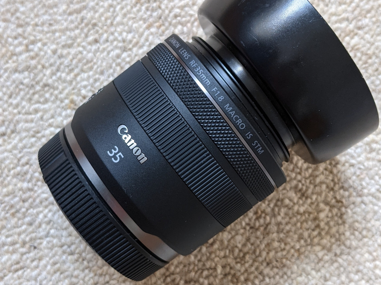 Canon rf 35mm f1.8 macro stm lens