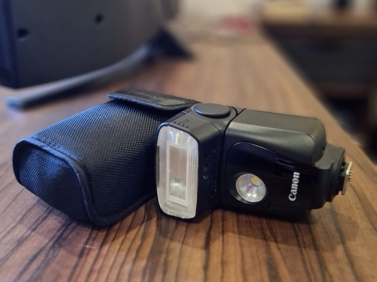 Canon speedlite 320ex