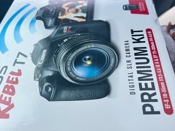 Canon t7 rebel with 2 lenses, tripod, photo shooting kit