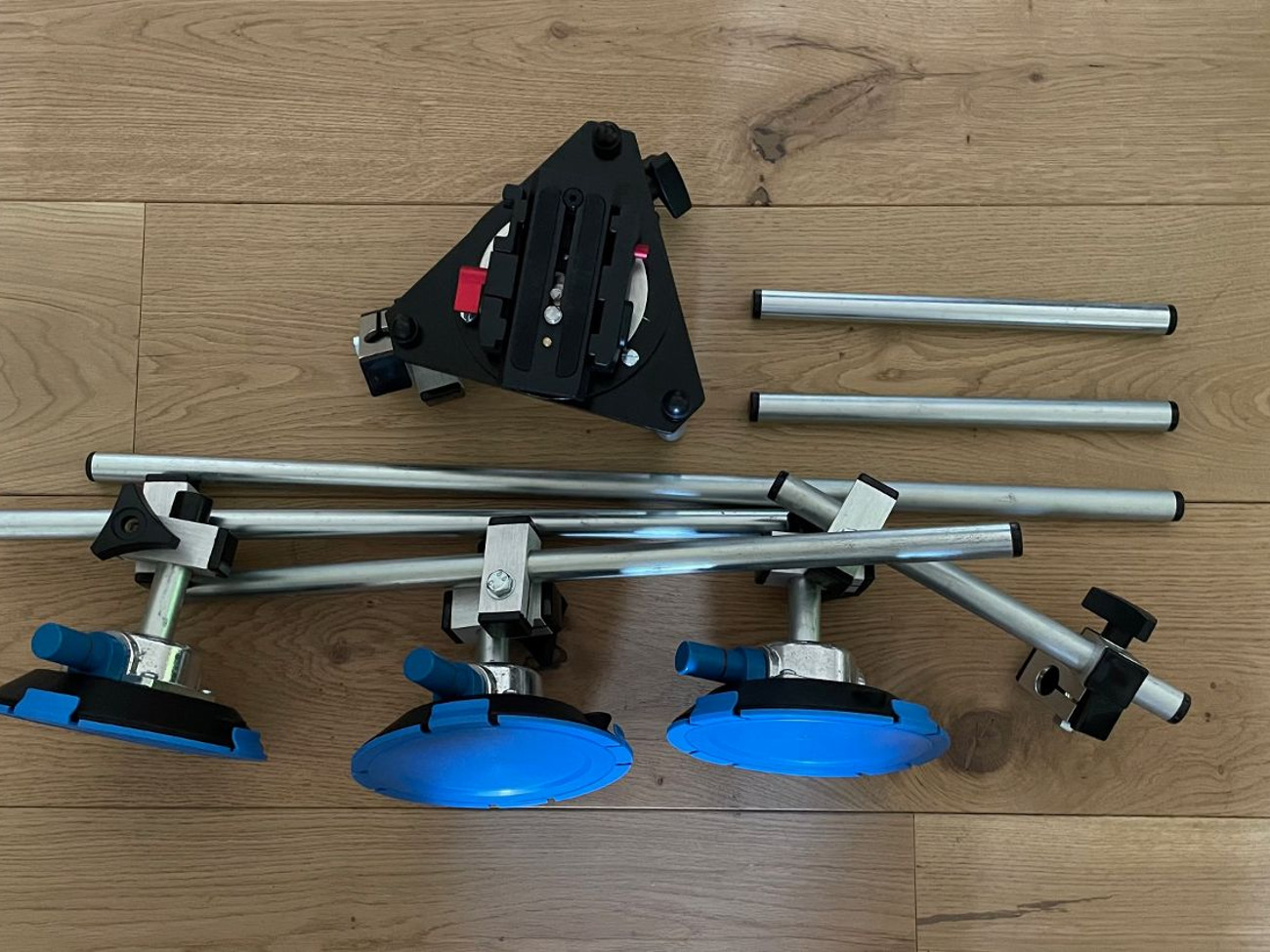 Car mount / bonnet mount
