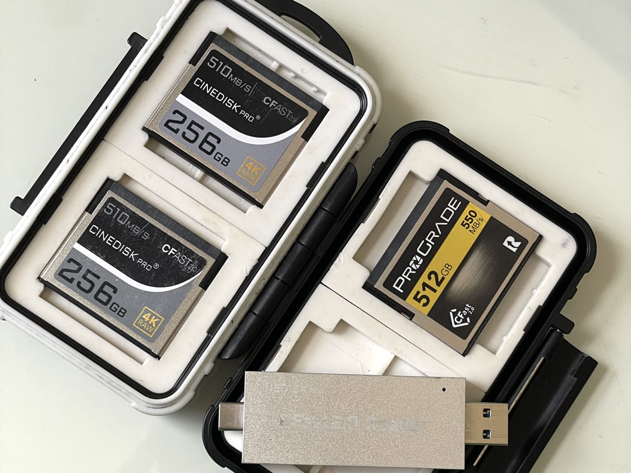 C-fast 2.0 (2x 256gb + 1x 512gb + reader)