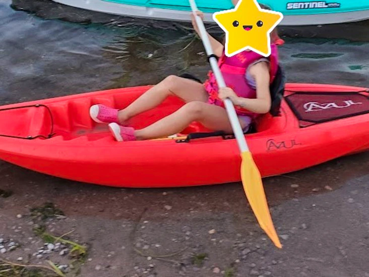 Children's kayak - free delivery/pickup @keene boat launch