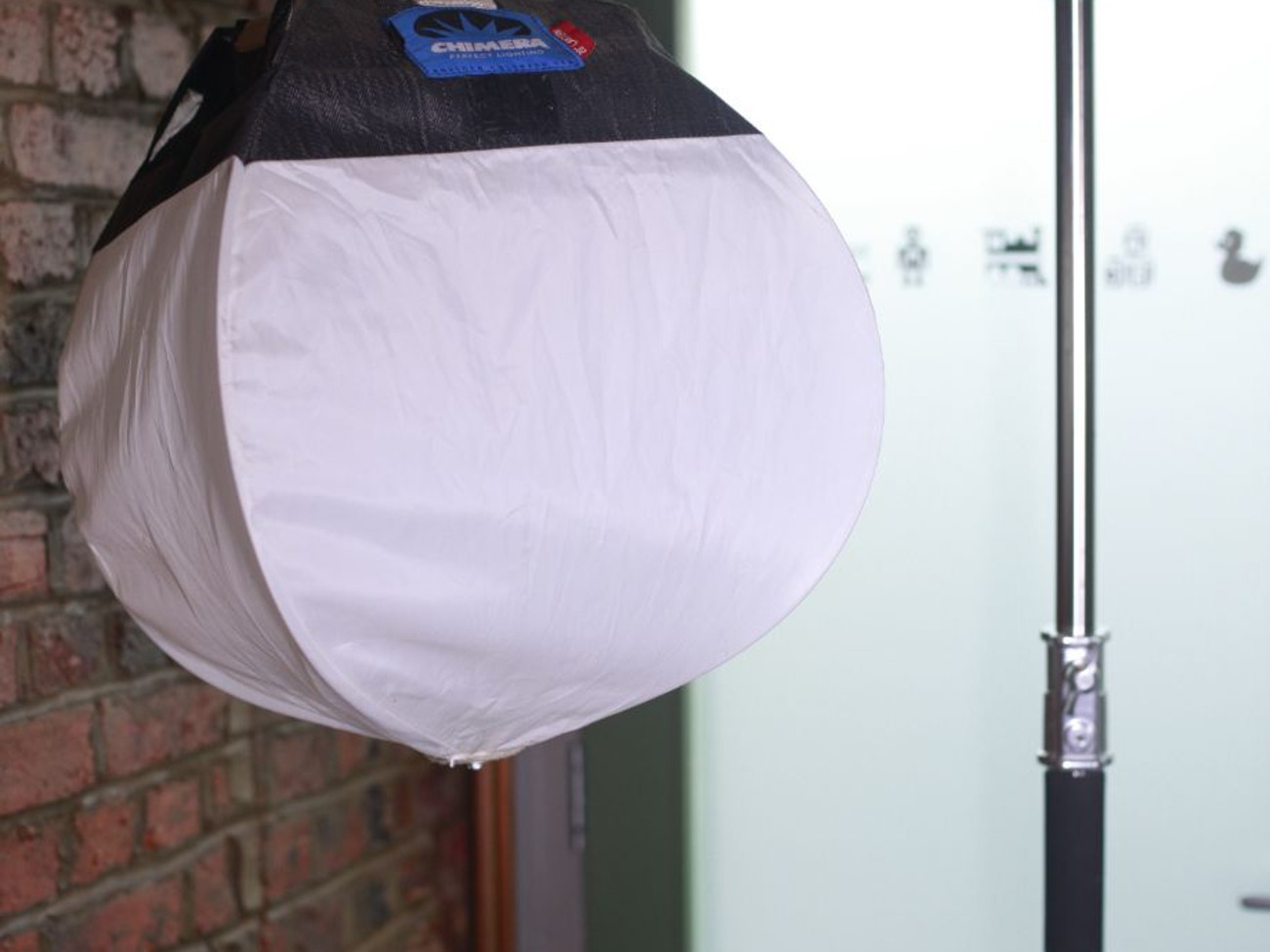 China ball w/20" lantern chimera light fixture