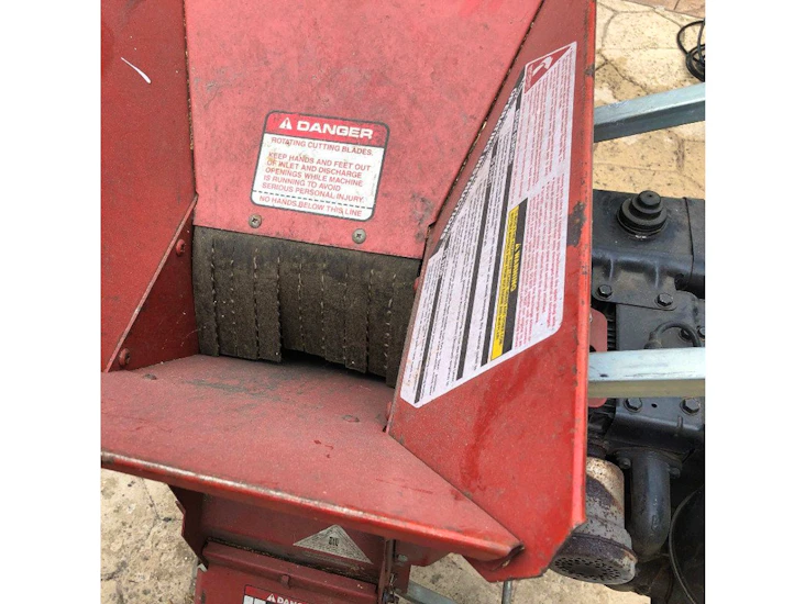 Chipper shredder 8 hp troy bilt supertomahawk