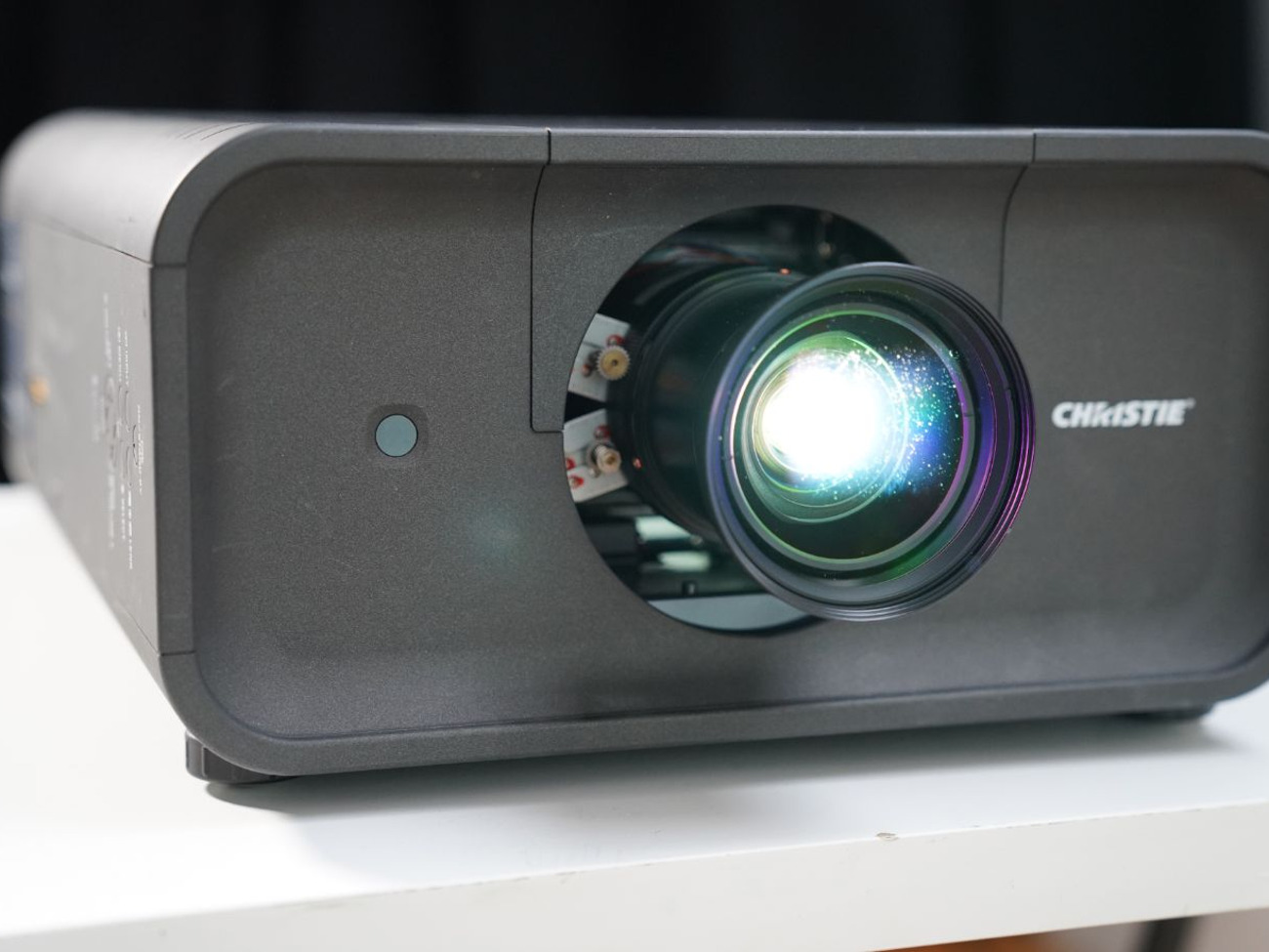 Christie lx700 large venue projector  7000 lumens