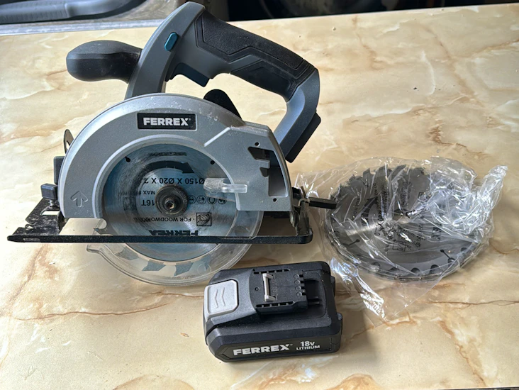 Circular saw cordless with 3 batteries