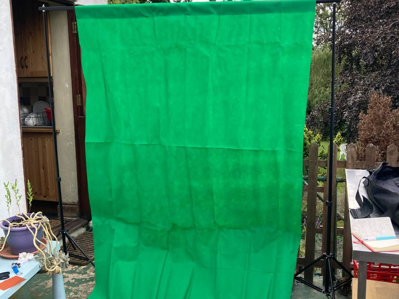 Cloth green screen with standing frame