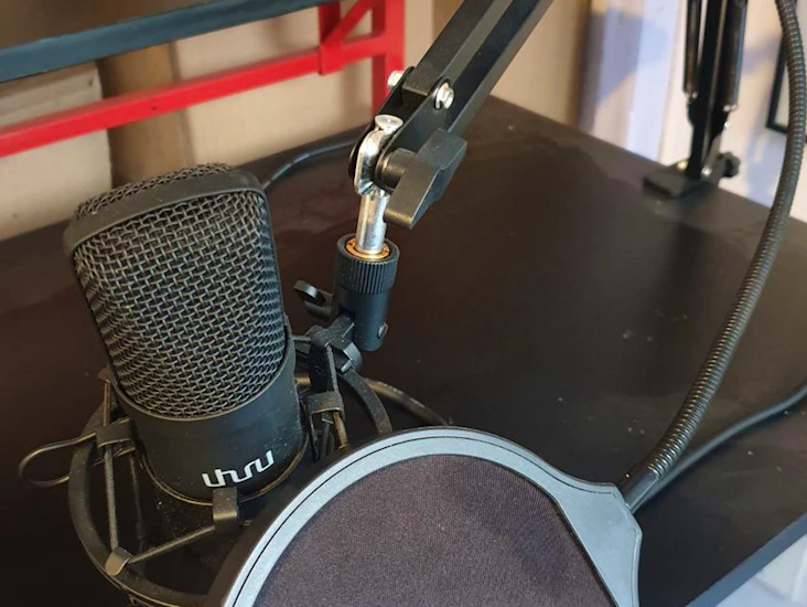 Condenser microphone and stand