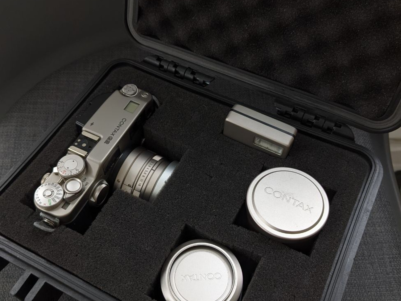 Rent Contax G2 kit with 28mm, 45mm, 90mm lenses + TLA140