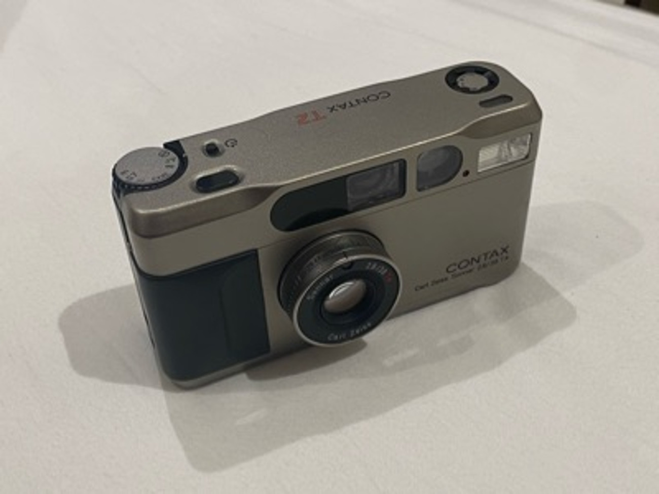 Contax t2 - 35mm film camera - point and shoot