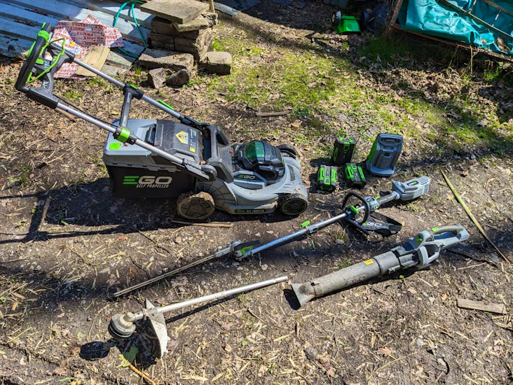 Cordless electric leaf blower