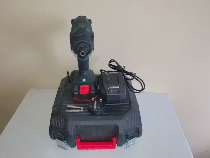 Cordless impact driver