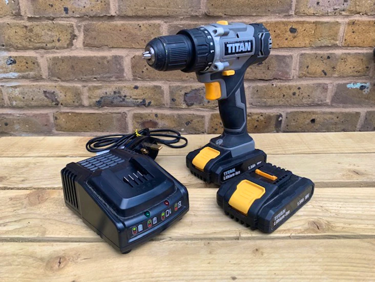 Cordless power drill/drill driver & drill bit set