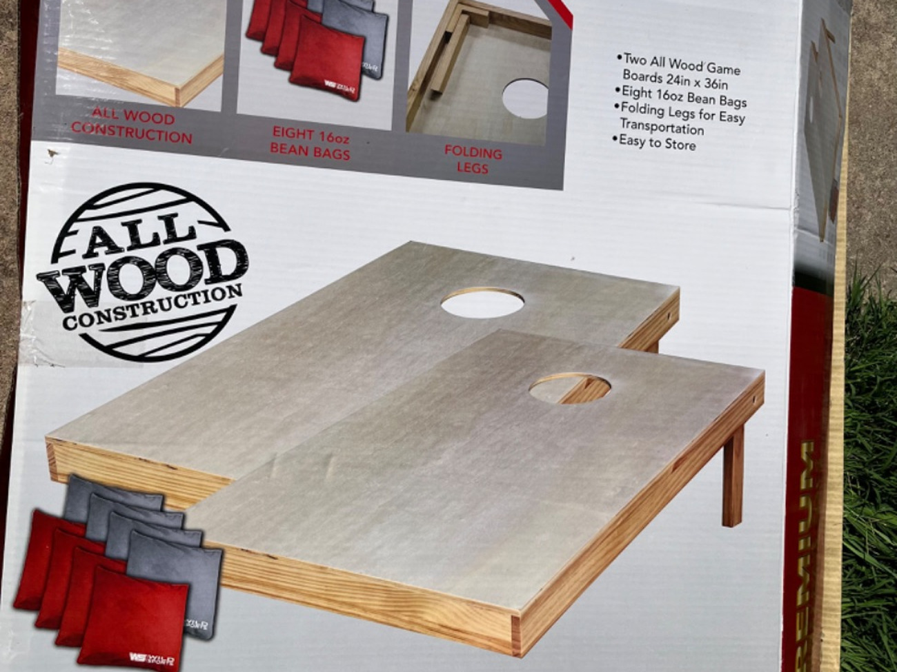 Corn hole / bean bag toss yard game