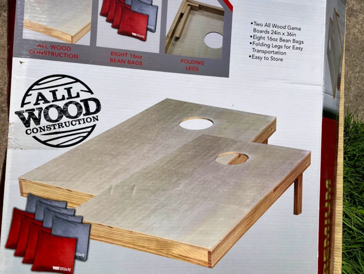 Corn hole / bean bag toss yard game