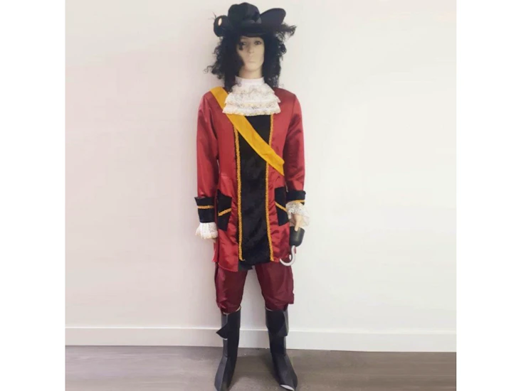 D6 captain hook costume